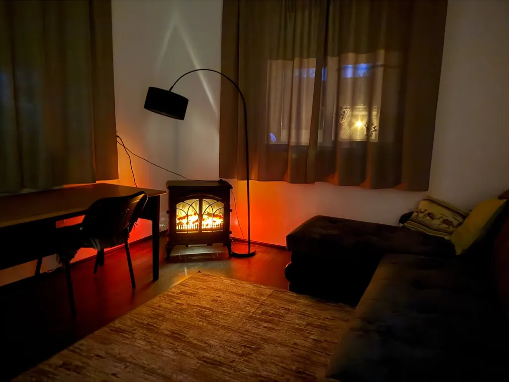 Дом в дубовой роще у реки