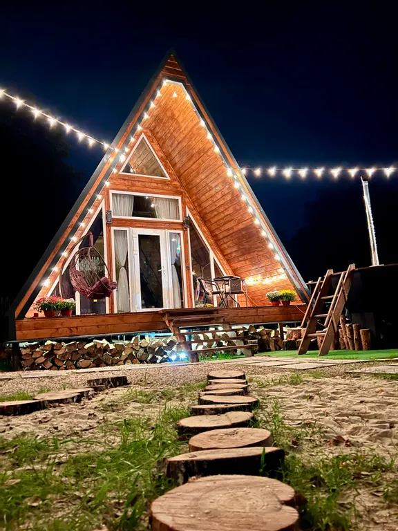 Уютный домик у леса