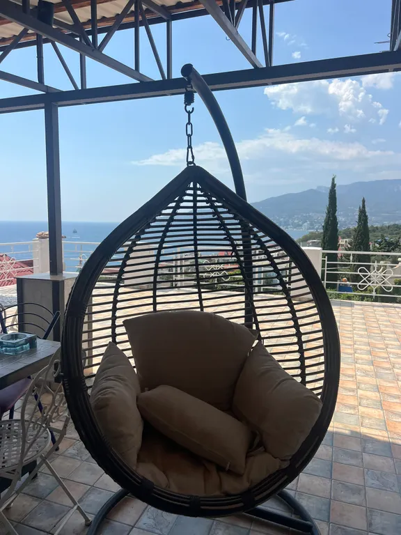 Новый дизайнерский европейский дом недалеко от моря, у Ялта интурист