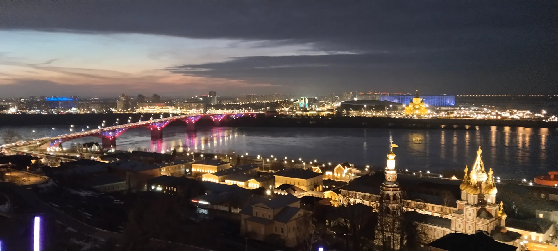 Набережная Федоровского вечером 