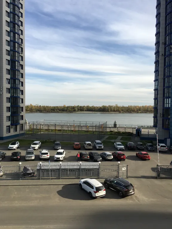 Апартаменты на набережной в новом доме с видом на реку