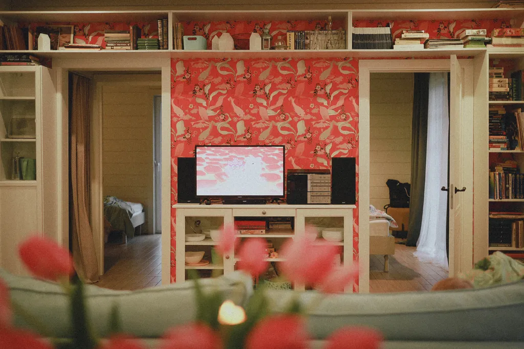 Дача с красными карпами с баней и чаном