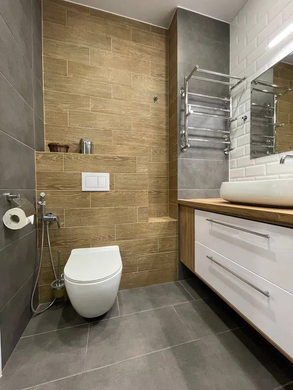 Солнечная стильная евродвушка в новом доме недалеко от центра города