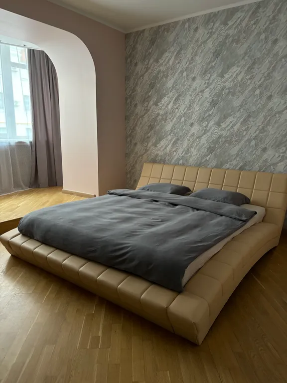 Огромная квартира на набережной