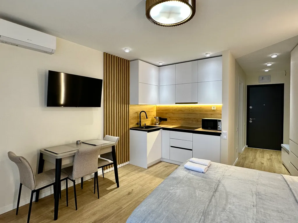 Стильная студия с видом на море и закаты