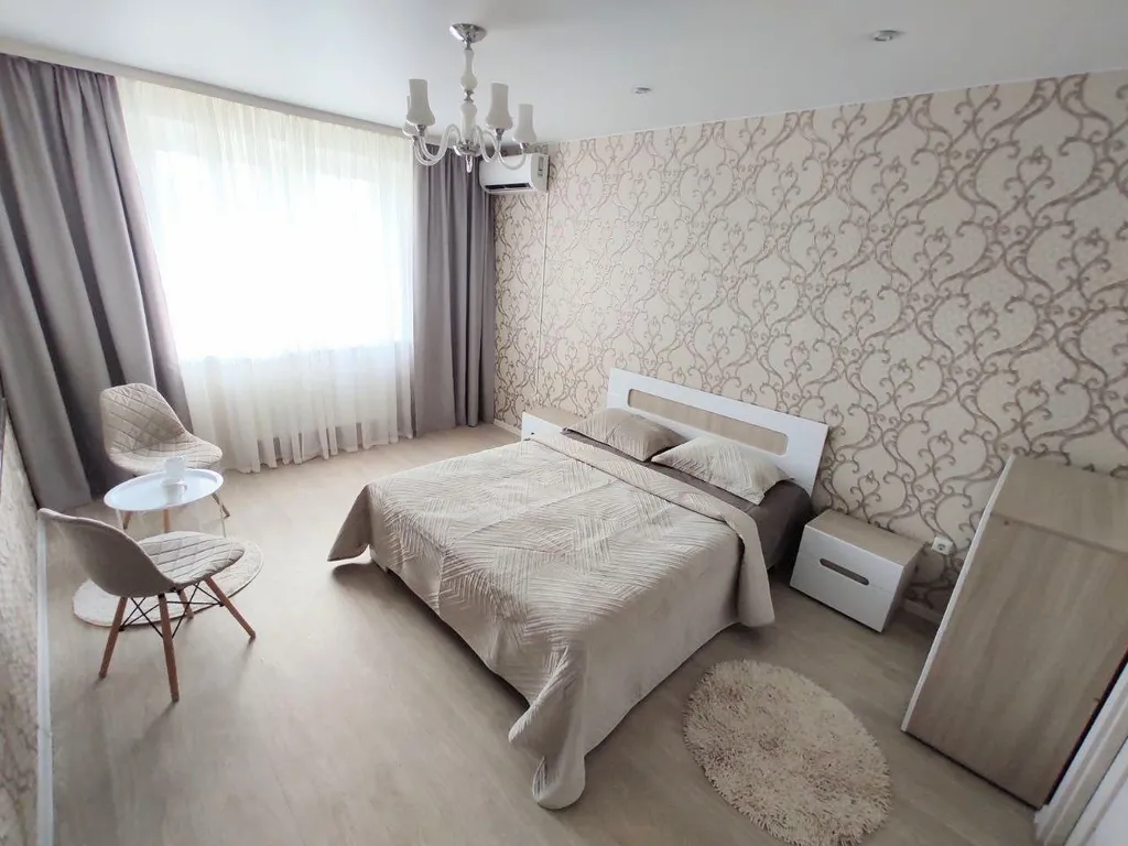 Однушка у озера с кондиционером и свежим ремонтом