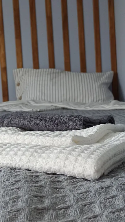 Уединенный трёхместный домик с queen size с собственным садом