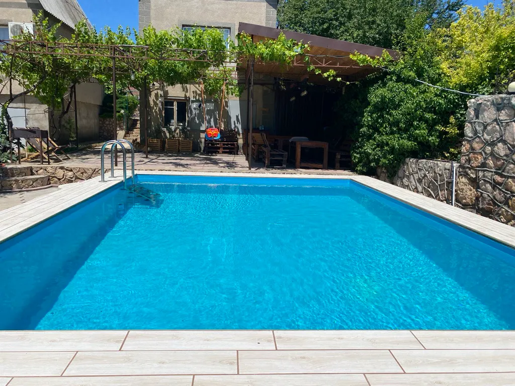 Дом с бассейном и новой баней рядом с лучшим песчаным пляжем в Орловке