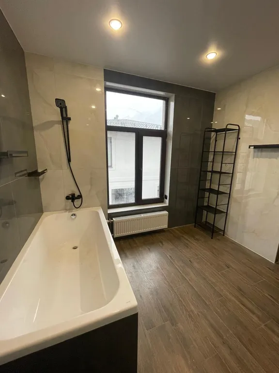 Современный коттедж рядом с заливом