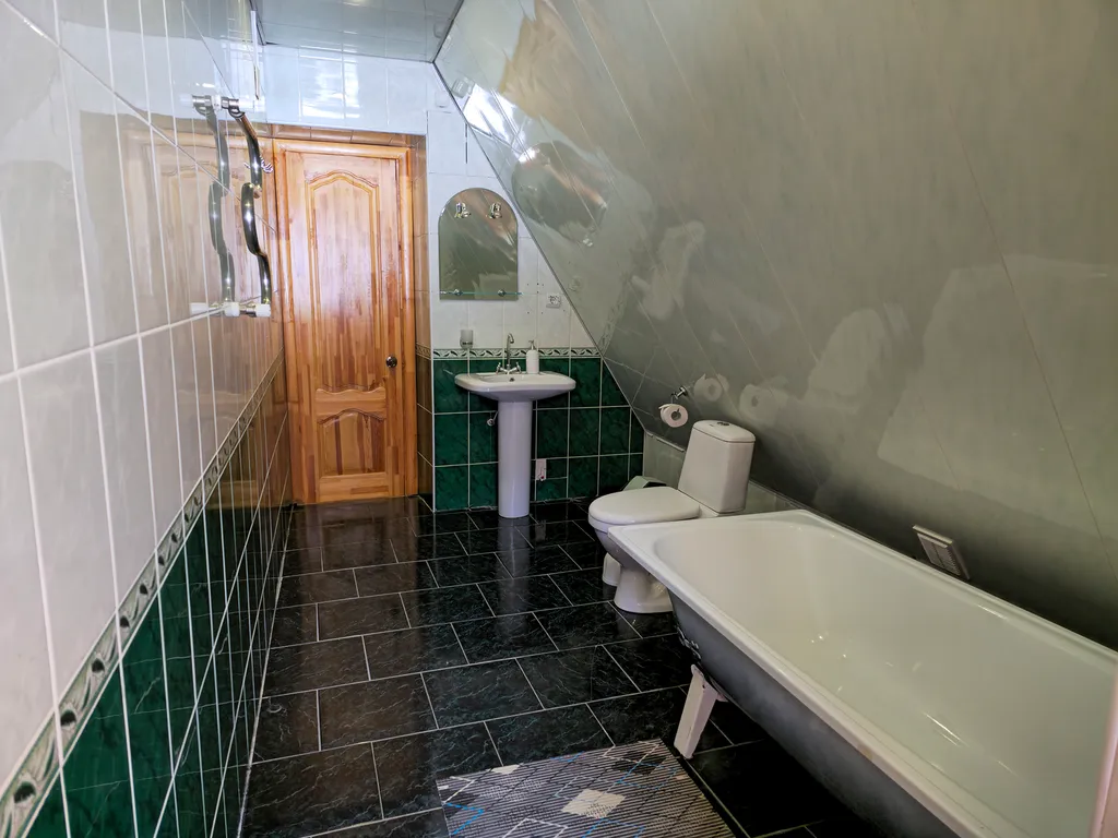 Стандарт мансардный с балконом (две раздельные кровати)