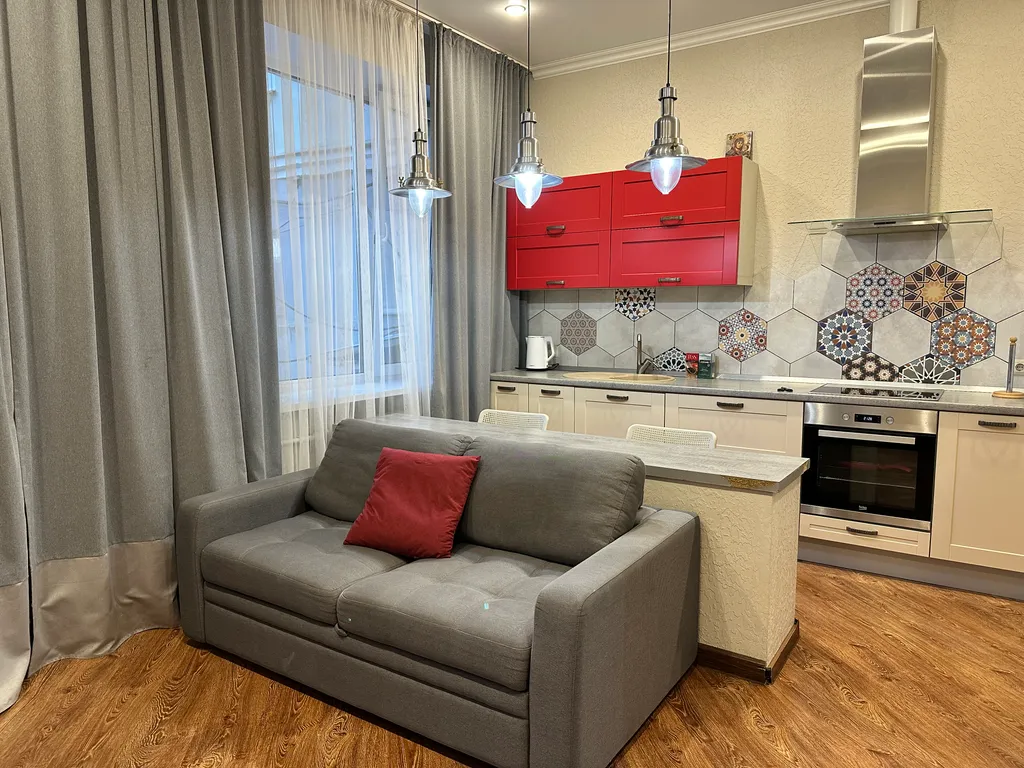 Квартира Студия Бизнес класса в Сталинском доме в центре — аренда посуточно в Новомосковск