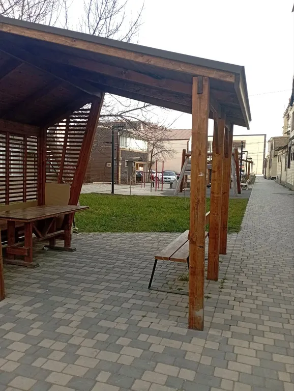 У набережной и пляжа Бриз