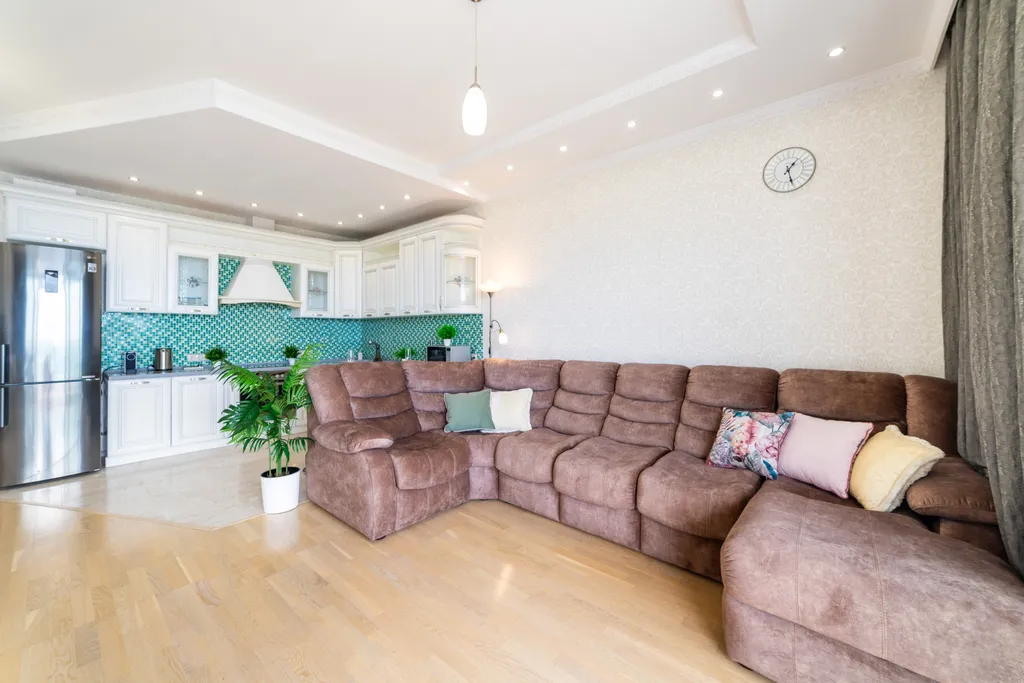 Роскошная идеал квартира с двумя террасами, тремя санузлами и бассейн