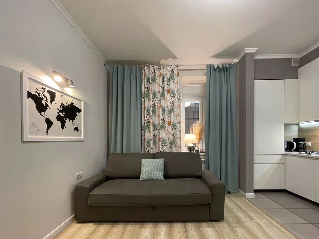 Дизайнерская квартира с бассейном и выделенной спальней