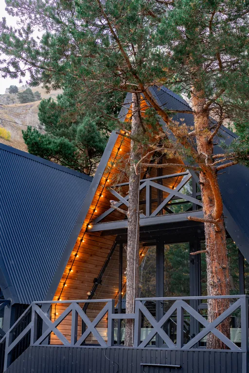 Двухэтажный A-Frame дом у реки Гарабаши с видом на горы