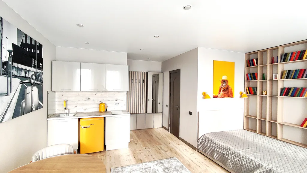 Студия с видом на город