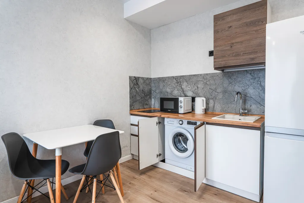 Апартаменты с отдельной спальней в центре