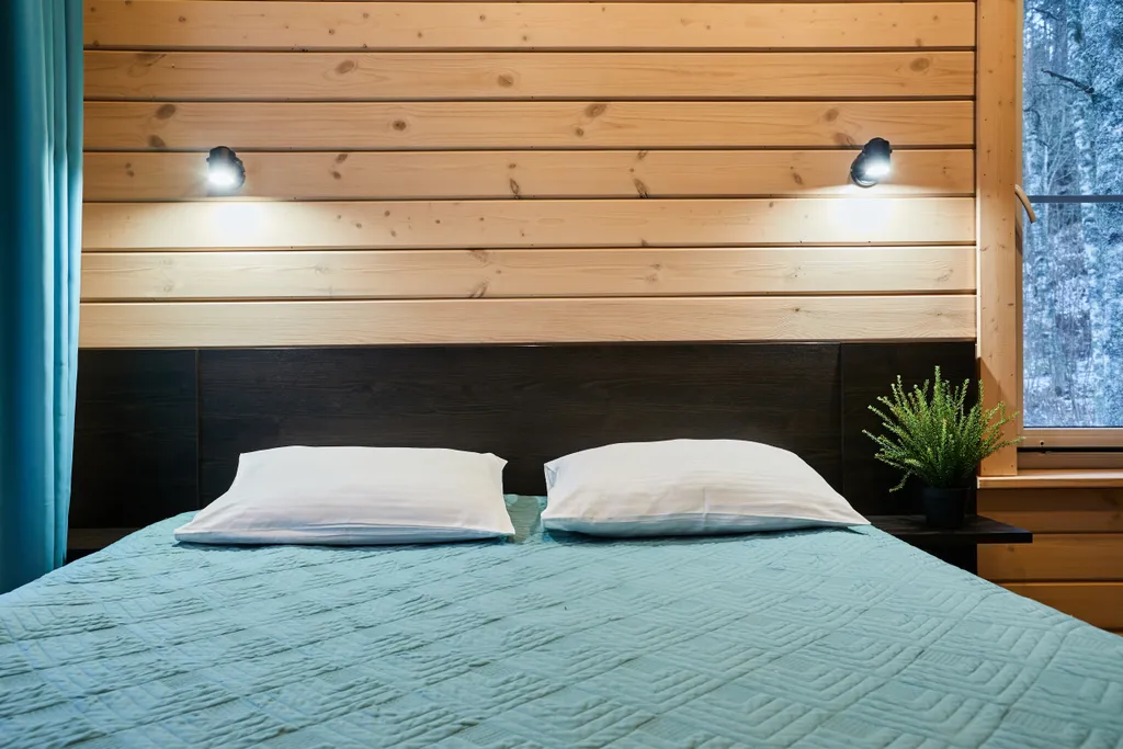 Просторный коттедж с 4 спальнями, камином и террасой