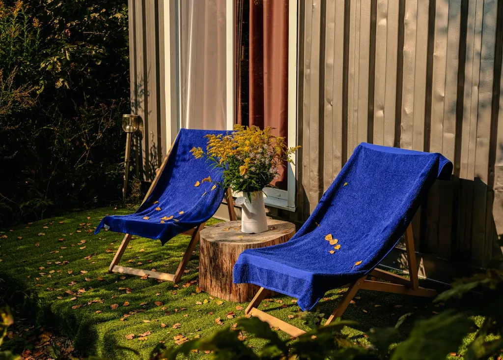 Чудо-дача, дом Капитан на берегу пруда