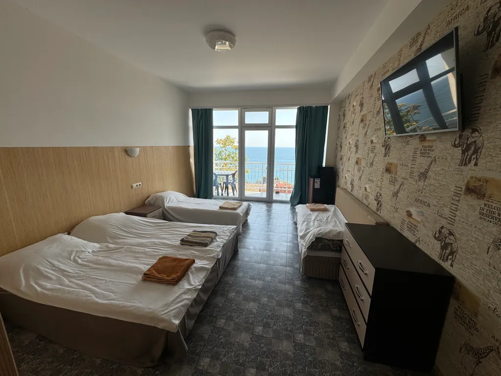 Четырехместный Люкс с балконом и видом на море