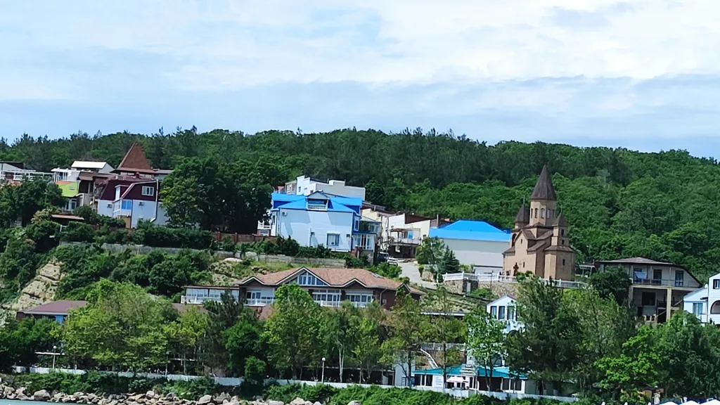 2-этажный дом в лесу в 5 минутах от моря