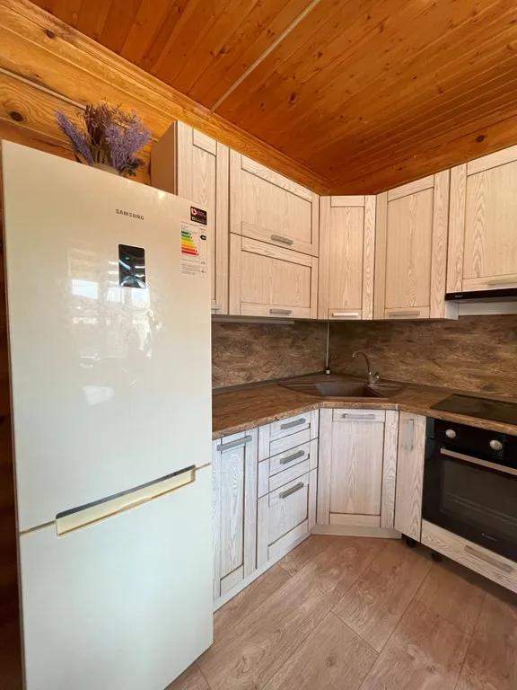 Уютный деревянный дом с видом на горы