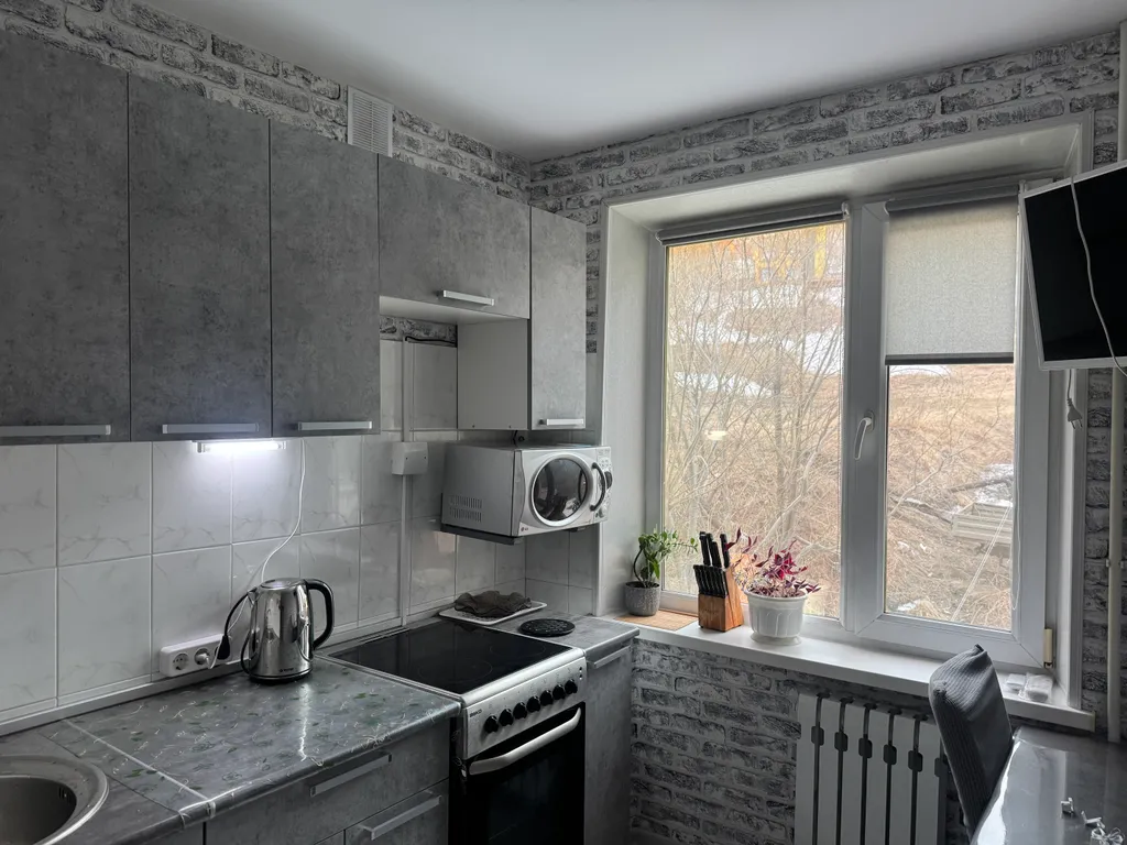 Просторная двухкомнатная квартира с видом на Мишенную сопку