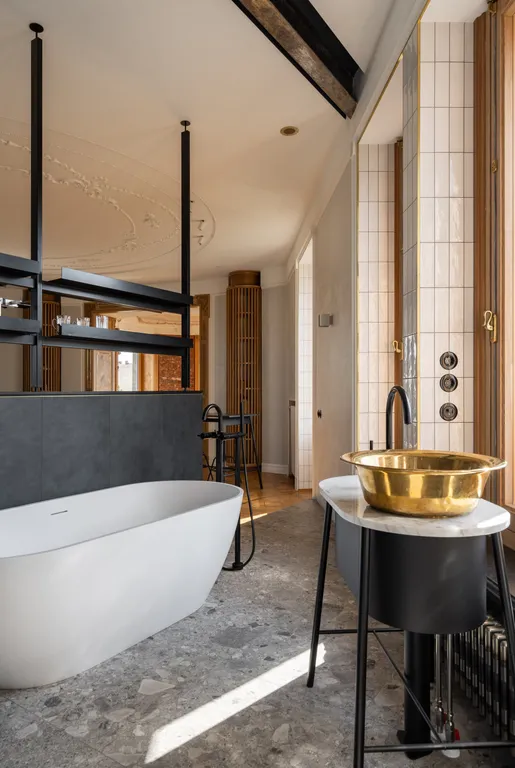 Угловая квартира под башней на пяти углах