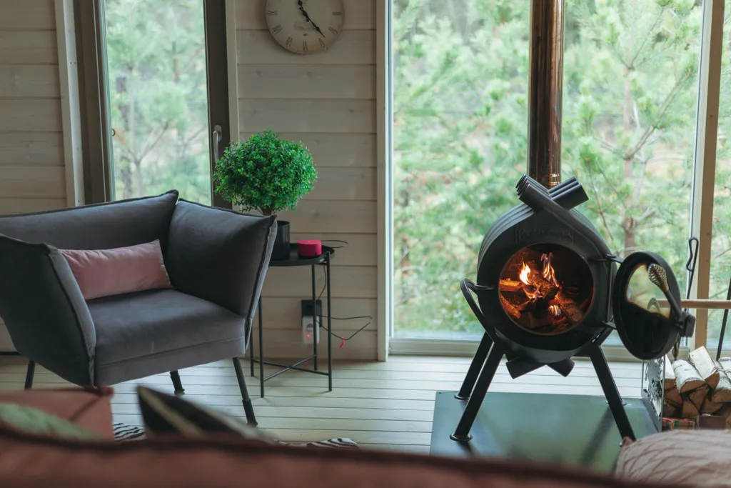 Дом с баней бочкой у воды и леса Green house