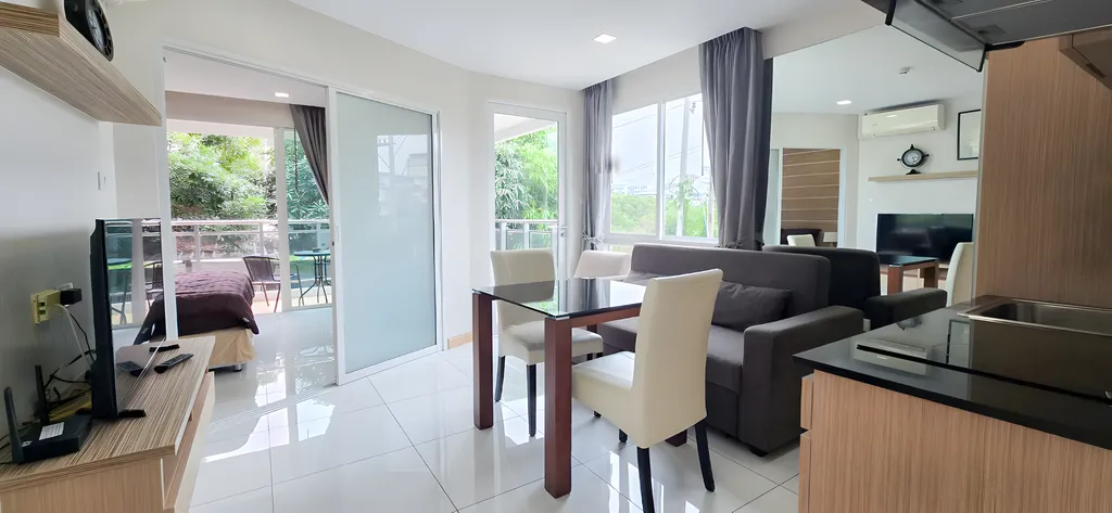 Угловая, уютная квартира с одной спальней и большим балконом