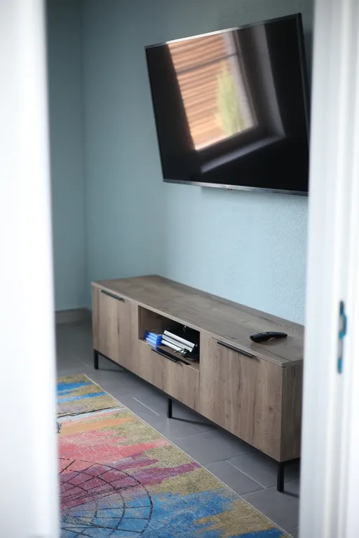 Вилла с бассейном на берегу реки в 30 минутах от центра города