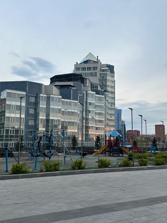 Уютная квартира в центре города на высоком этаже с видом на море