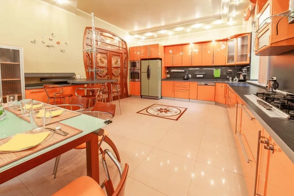 Дом с бассейном и сауной