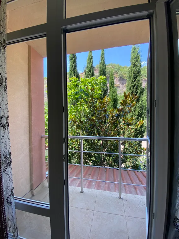 Уютные апартаменты с видом на горы в Элит Лазурном