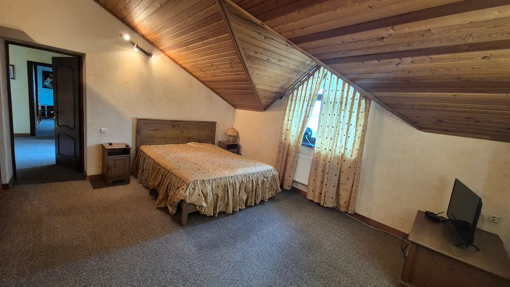 Дом на берегу волги, с видом на затопленную колокольню