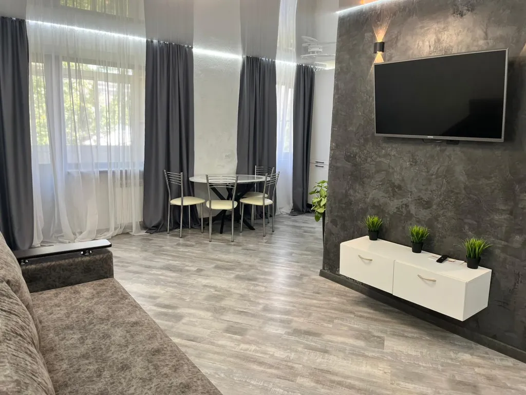 Уютная 3-комнатная квартира в центре города, с бесконтактным заселением 24/7 — аренда посуточно в Каменск-Шахтинский