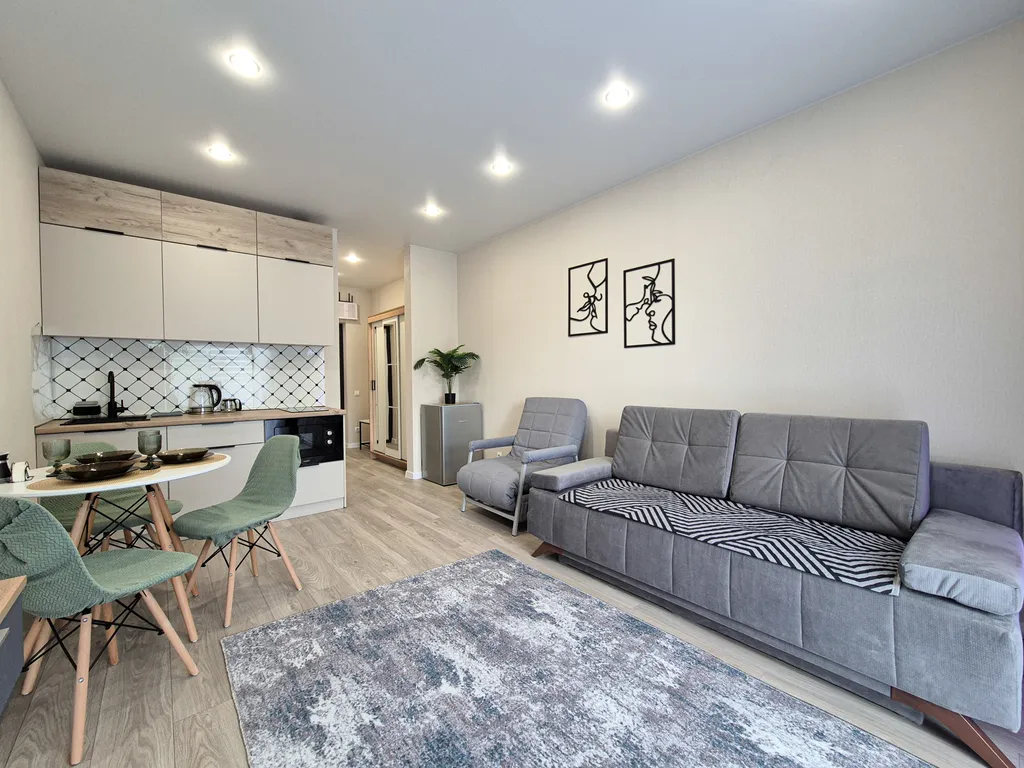 Студия с видом на лес и горы