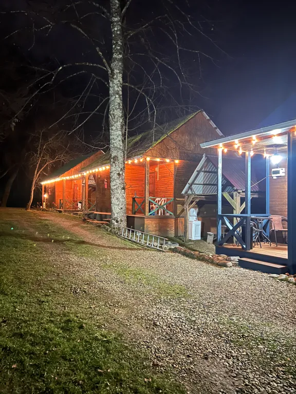 Квартира Жилая комната на четверых в деревянном таунхаусе — Апшеронск