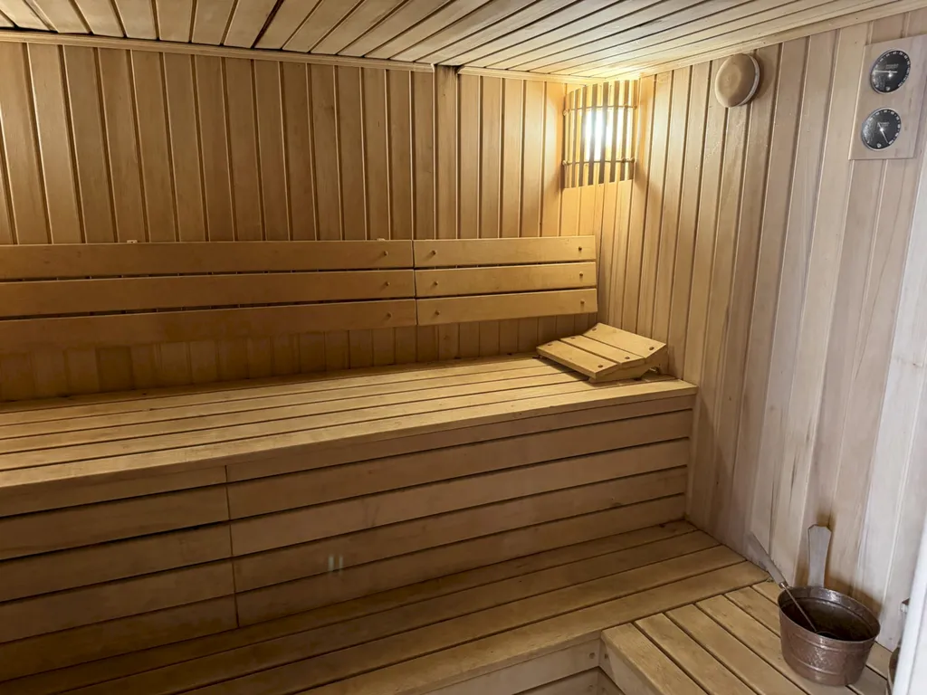 Дом с террасами и видом на море, рядом с центром