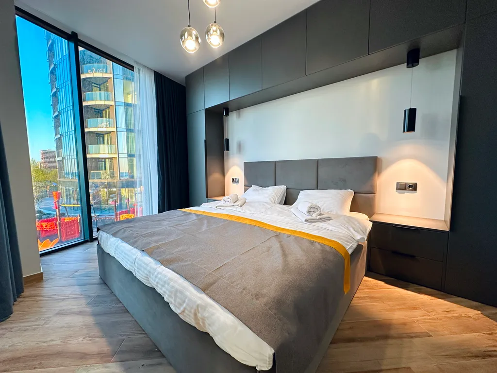 Просторный партамент с отдельной спальней  Шикарный вид на море