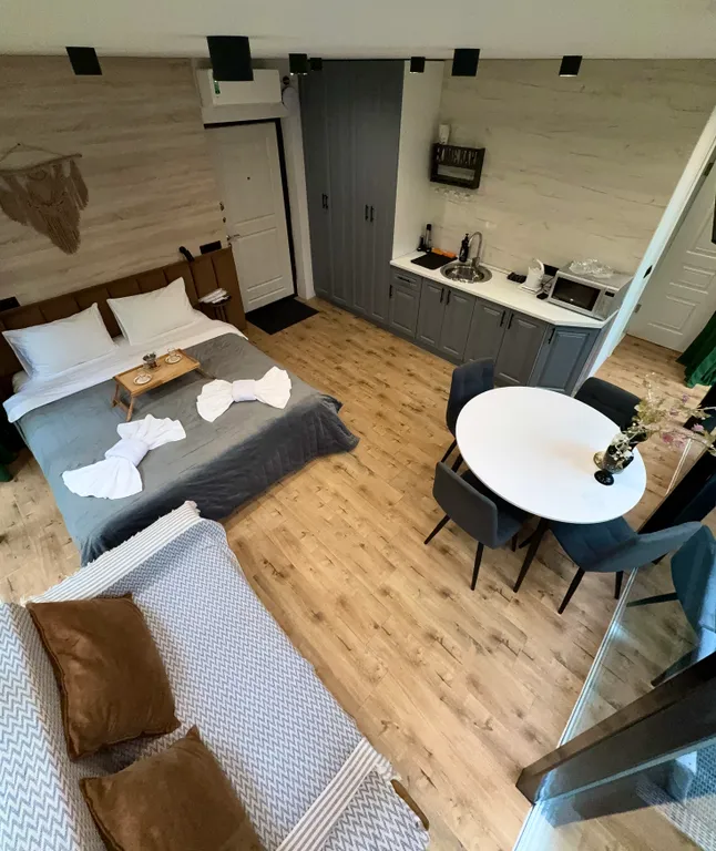 Стеклянный домик в сердце Домбая