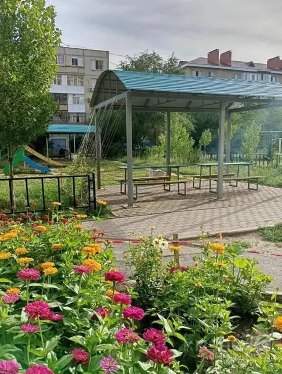 Яркая Звезда на Космосе