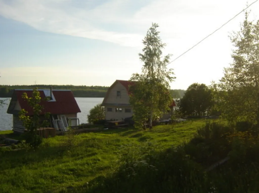 Жилой дом на самом берегу озера Крошнозеро