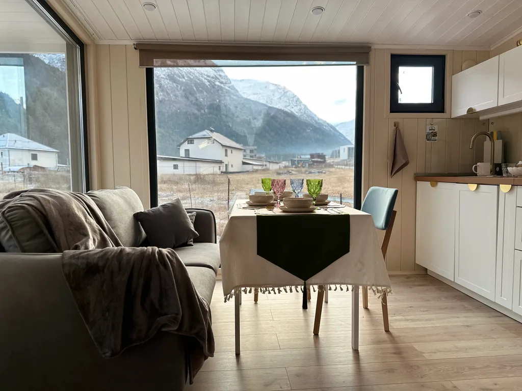 Домик на Эльбрусе