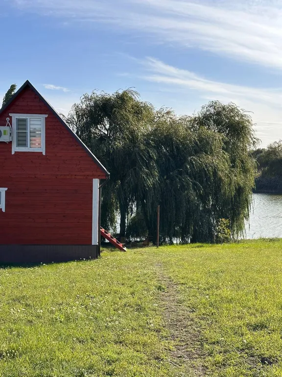 Новый дом-сруб у реки в живописном месте, баня, банный чан, рыбалка