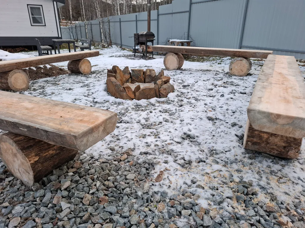 Дом в лесу с большой террасой