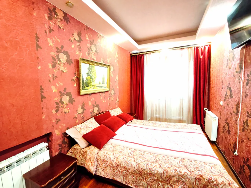 Красивая сталинка на площади Маяковского