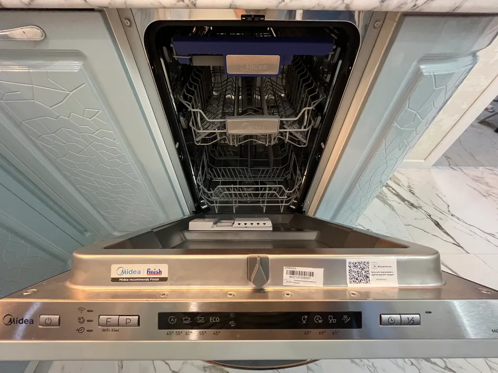 Квартира с панорамным видом на город и озеро на 20-ом этаже