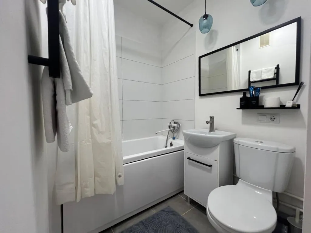 Студия на 15 этаже с современным ремонтом и потрясающим видом на город