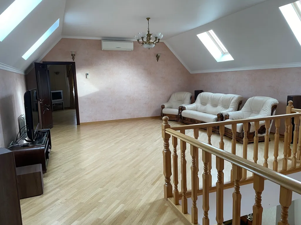 Красивый дом с баней и бассейном